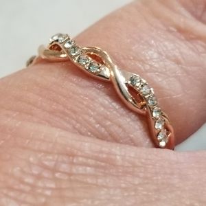 Costume jewelry ring. N7